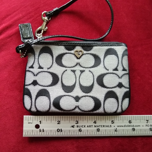 Coach Poppy Wristlet - Picture 8 of 8